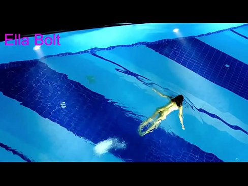 ❤️ Non posso smettere di guardare, giovane bionda catturata nuotare nuda nella piscina del resort ELLA BOLT ❤️❌ Porno bello al it.28films.ru ❤️