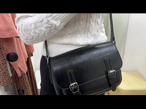 ❤️ Masturbazione pubblica della giovane cagna FeralBerry con un dildo nel camerino ❤️❌ Porno bello al it.28films.ru ❤️
